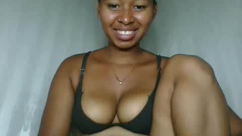 Snapshot of florencia011 chatting on 21, 12, 2025 florencia011 online show from 21, 12, 2025