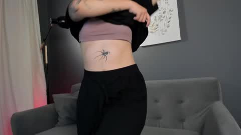 Snapshot of flower_smith_ chatting on 26, 2, 2026 Its a pleasure to meet you. Im Flower. Help me reach 1k. Follow me. online show from 26, 2, 2026