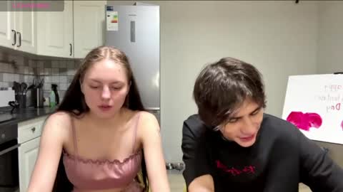 flowerscouple online show from 10, 3, 2026