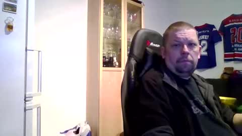 fluffy_espen online show from 2, 4, 2026