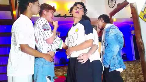 Snapshot of flyckers chatting on 7, 10, 2025 flyckers online show from 7, 10, 2025