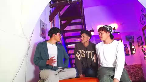 Snapshot of flyckers chatting on 19, 10, 2025 flyckers online show from 19, 10, 2025