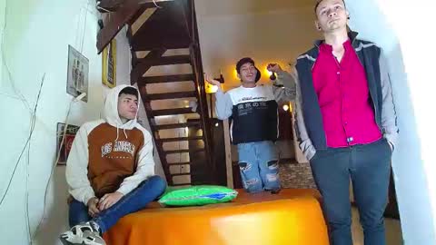 Snapshot of flyckers chatting on 20, 10, 2025 flyckers online show from 20, 10, 2025