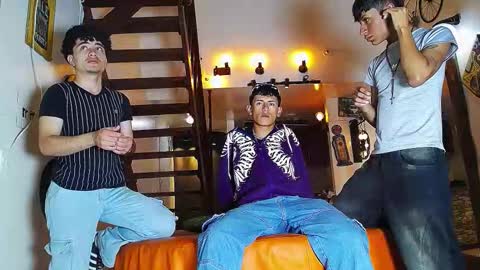 Snapshot of flyckers chatting on 1, 11, 2025 flyckers online show from 1, 11, 2025