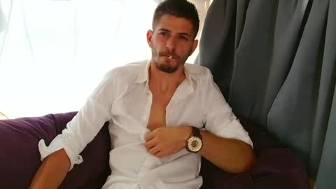 independent model online show from 11, 9, 2025