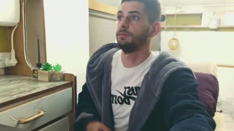 independent model online show from 19, 4, 2026