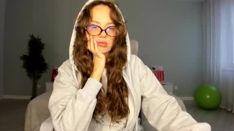 Snapshot of fox_beauty chatting on 15, 9, 2025 Kira online show from 15, 9, 2025