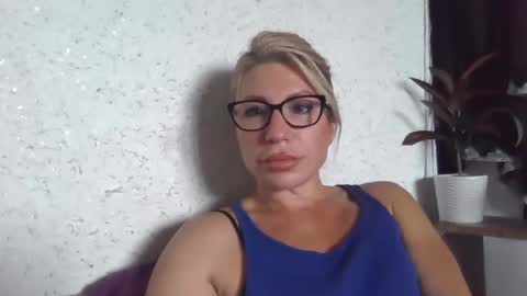 fox_red_lady7 online show from 24, 9, 2025