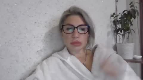 fox_red_lady7 online show from 16, 11, 2025