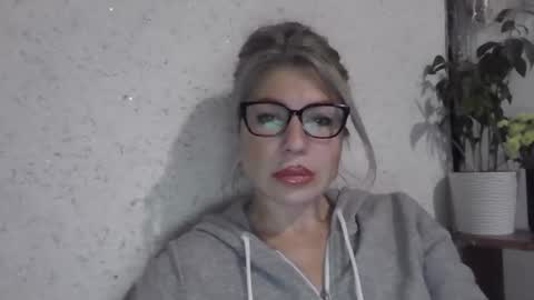 fox_red_lady7 online show from 3, 12, 2025