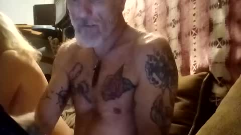 Snapshot of foxbodydave chatting on 4, 2, 2026 foxbodydave online show from 4, 2, 2026