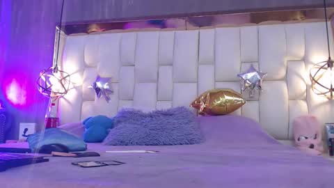 Snapshot of foxxy_dolce chatting on 17, 12, 2025 Foxxy online show from 17, 12, 2025