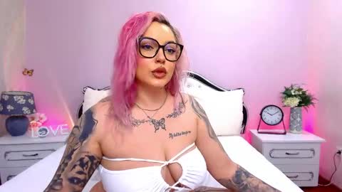 Snapshot of foxxyclarise chatting on 14, 4, 2026 Clarise online show from 14, 4, 2026