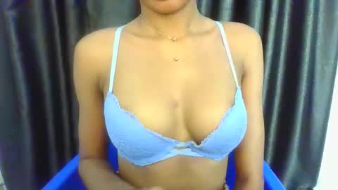 Snapshot of foxy_candy01 chatting on 19, 11, 2025 foxy_candy01 online show from 19, 11, 2025