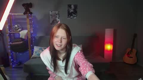 Snapshot of foxy_flame chatting on 15, 1, 2025 Kira online show from 15, 1, 2025