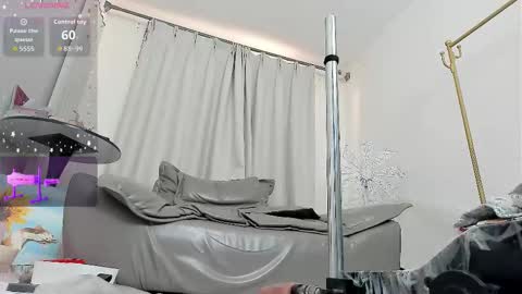 Snapshot of foxyiyi chatting on 14, 12, 2025 yiyi online show from 14, 12, 2025