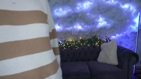 Snapshot of foxyrayy chatting on 17, 1, 2025 F O X online show from 17, 1, 2025