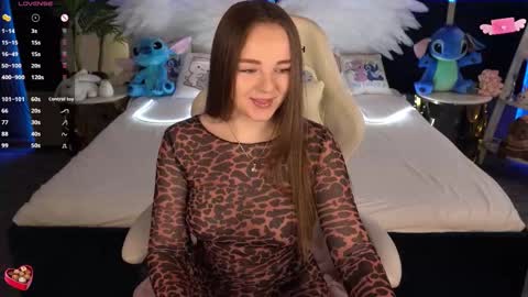 Snapshot of foxyshyyy chatting on 9, 10, 2025 Inna  online show from 9, 10, 2025
