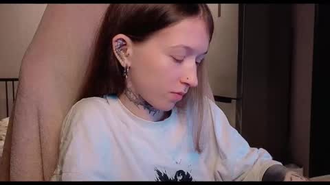 Snapshot of fran_bow chatting on 10, 11, 2025 fran_bow online show from 10, 11, 2025