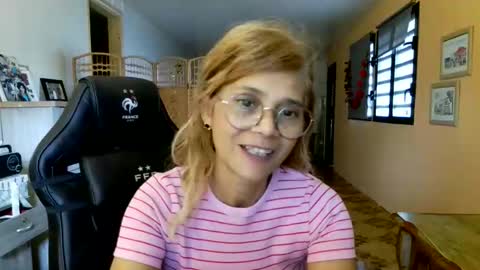 Snapshot of francelune chatting on 13, 4, 2026 francelune online show from 13, 4, 2026