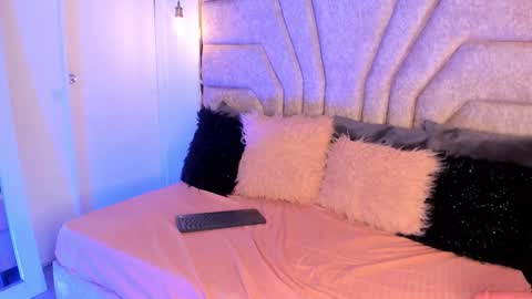 Snapshot of francheska121 chatting on 2, 10, 2025 francheska121 online show from 2, 10, 2025
