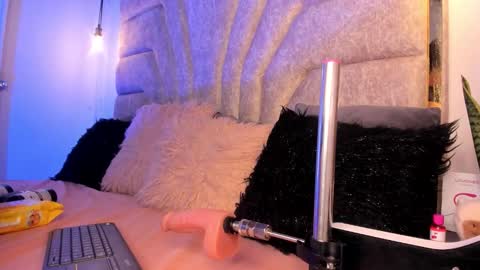 Snapshot of francheska121 chatting on 3, 10, 2025 francheska121 online show from 3, 10, 2025