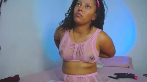 Snapshot of francihot4 chatting on 8, 5, 2026 francihot4 online show from 8, 5, 2026