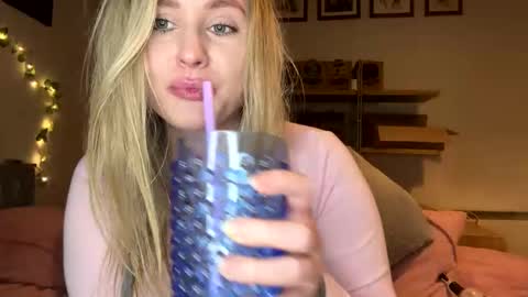 Snapshot of francis_digby chatting on 26, 1, 2025 Francis Digby online show from 26, 1, 2025