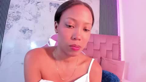 Snapshot of francis_leams chatting on 22, 11, 2025 Laura online show from 22, 11, 2025