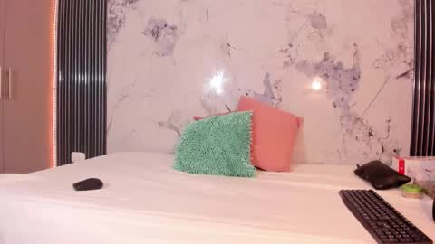 Snapshot of francis_leams chatting on 17, 1, 2026 Laura online show from 17, 1, 2026