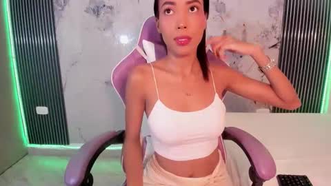 Snapshot of francis_leams chatting on 11, 2, 2026 Laura online show from 11, 2, 2026