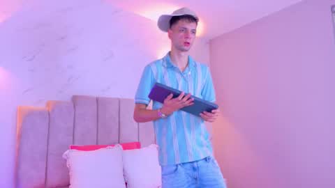 Snapshot of franco_boys chatting on 4, 11, 2025 Franco online show from 4, 11, 2025