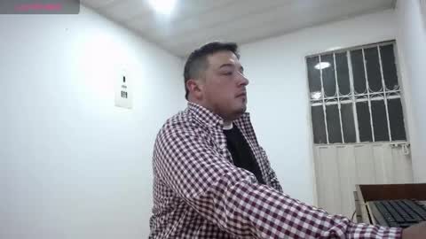 Snapshot of francoisroy chatting on 25, 4, 2026 Juan online show from 25, 4, 2026