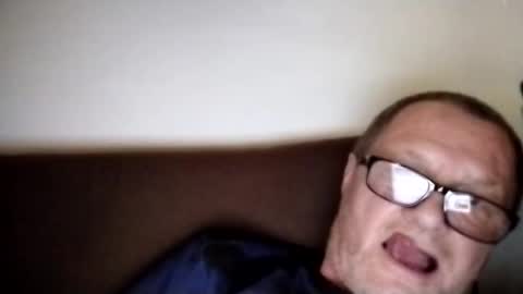 Snapshot of frauenfeind1 chatting on 30, 10, 2025 Wolfi online show from 30, 10, 2025