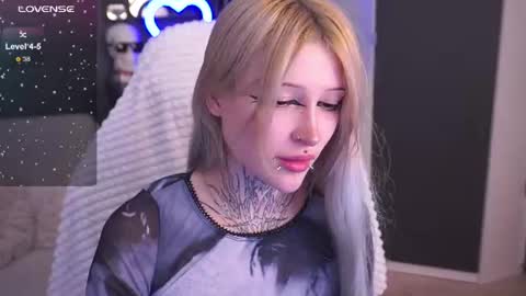 Snapshot of fraulein_mooon chatting on 11, 6, 2026 Asya UwU online show from 11, 6, 2026