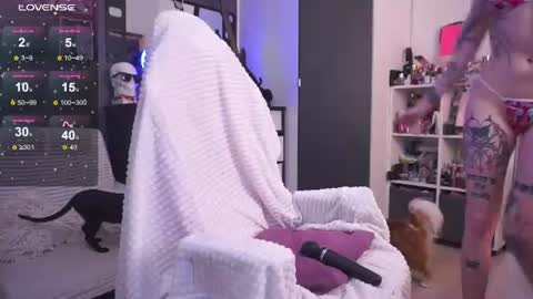 Snapshot of fraulein_mooon chatting on 13, 6, 2026 Asya UwU online show from 13, 6, 2026
