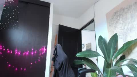 Lia Gomez online show from 25, 5, 2026