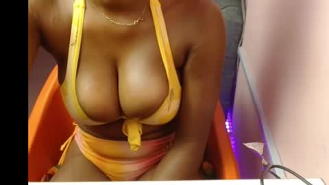 Snapshot of freaky_luna chatting on 7, 10, 2025 luna online show from 7, 10, 2025