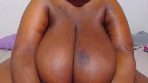 Snapshot of freakyboobsxx chatting on 4, 1, 2025 Kimmy online show from 4, 1, 2025