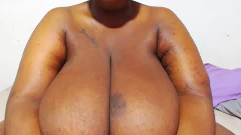 Snapshot of freakyboobsxx chatting on 6, 1, 2025 Kimmy online show from 6, 1, 2025