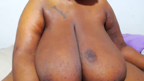 Snapshot of freakyboobsxx chatting on 7, 1, 2025 Kimmy online show from 7, 1, 2025