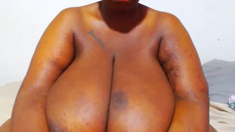 Snapshot of freakyboobsxx chatting on 15, 1, 2025 Kimmy online show from 15, 1, 2025