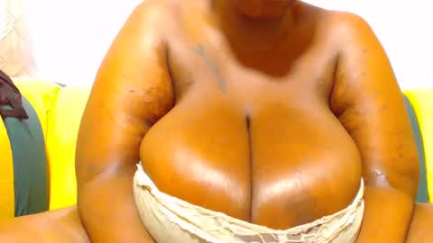 Snapshot of freakyboobsxx chatting on 12, 2, 2025 Kimmy online show from 12, 2, 2025