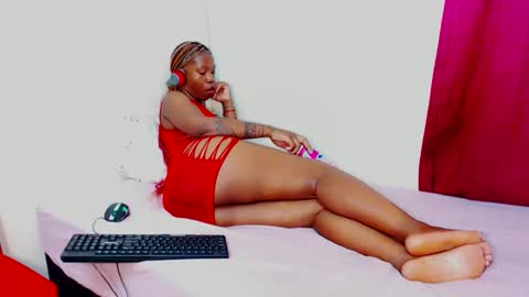 FreakyScarlet00 online show from 14, 10, 2025