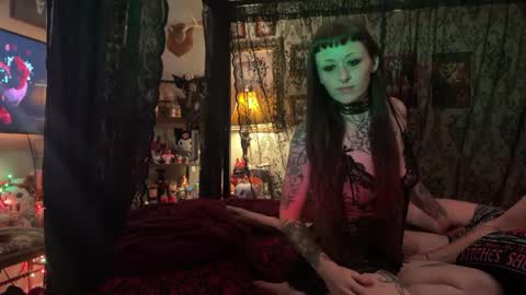 Snapshot of frecklefacefreak chatting on 14, 12, 2025 Bambi online show from 14, 12, 2025