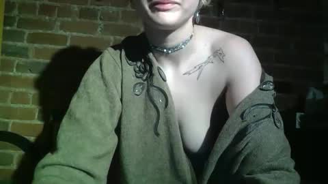 Lily Red online show from 22, 4, 2026