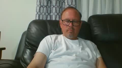 Snapshot of freddieknuck chatting on 10, 4, 2026 Just Fred online show from 10, 4, 2026