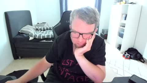 Snapshot of fredrik386959 chatting on 2, 8, 2026 Fredrik online show from 2, 8, 2026
