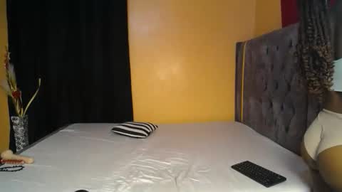Snapshot of freesia_maquzee chatting on 17, 10, 2025 KYLIE online show from 17, 10, 2025