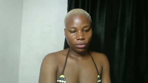 Snapshot of frekkymorelle chatting on 11, 2, 2025 frekkymorelle online show from 11, 2, 2025